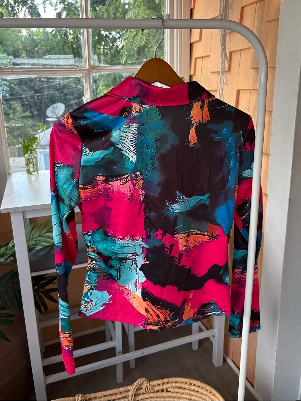 Vibrant Abstract Satin Button-Up Blouse in Magenta, Teal & Black - Picture 6 of 9